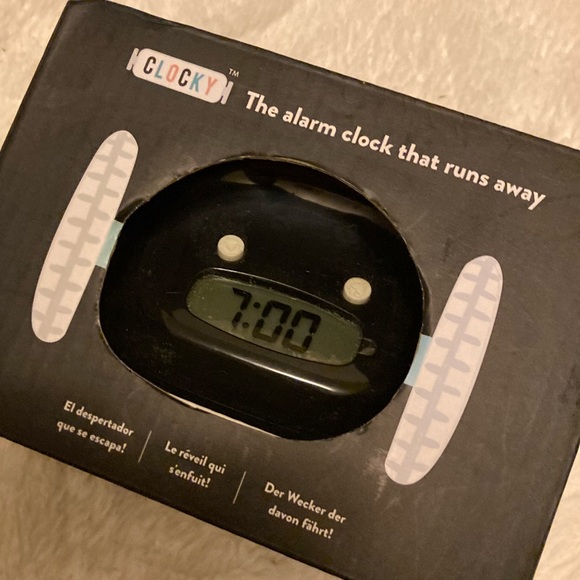 run away clock - Picture 1 of 6